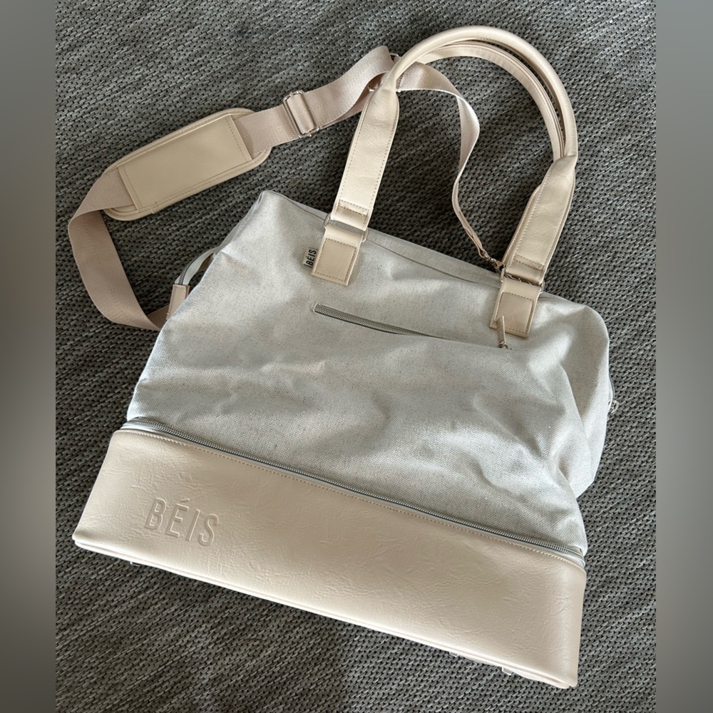 Beis Mini Weekender Bag in Beige